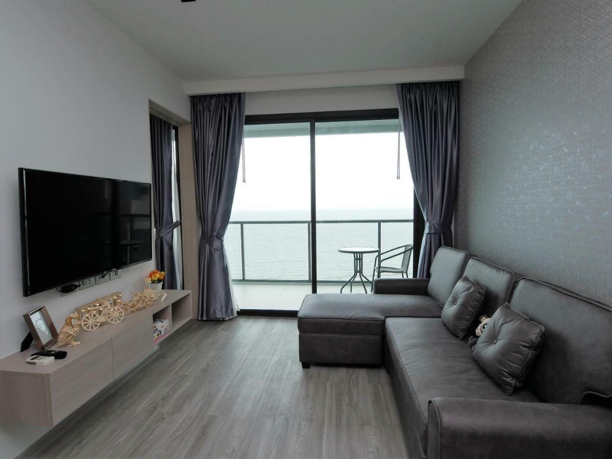 Aeras - The Ultimate Beachfront Experience Apartment Jomtien Beach Exterior photo