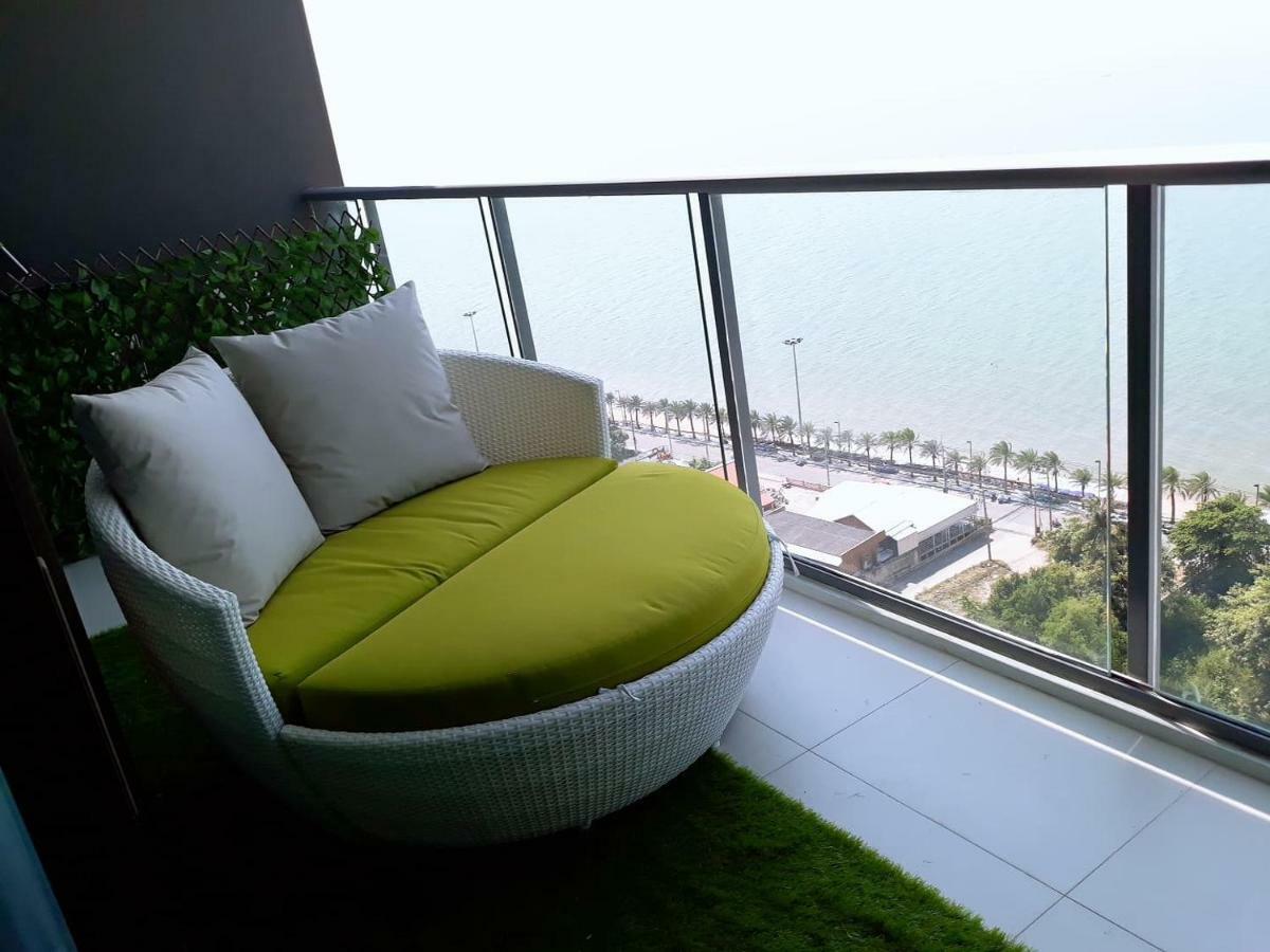 Aeras - The Ultimate Beachfront Experience Apartment Jomtien Beach Exterior photo