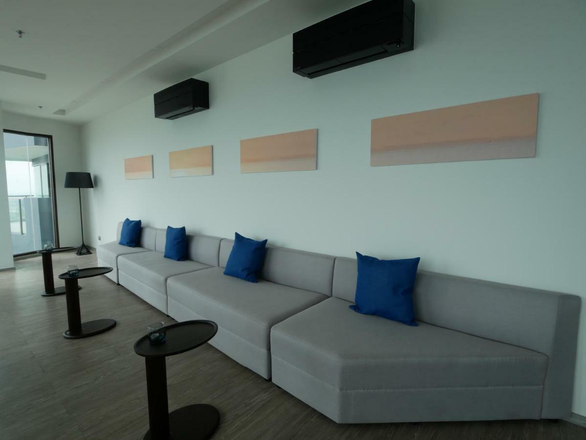 Aeras - The Ultimate Beachfront Experience Apartment Jomtien Beach Exterior photo