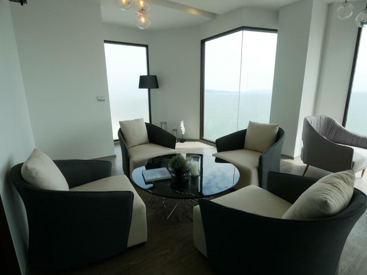 Aeras - The Ultimate Beachfront Experience Apartment Jomtien Beach Exterior photo